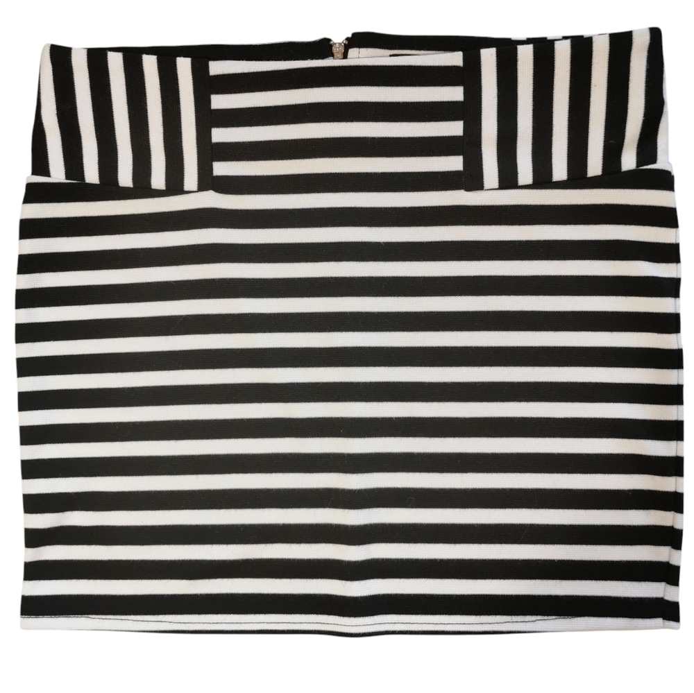 3/$20 Guess Black & White Striped Stretch Mini Skirt - Sz S Open to Offers